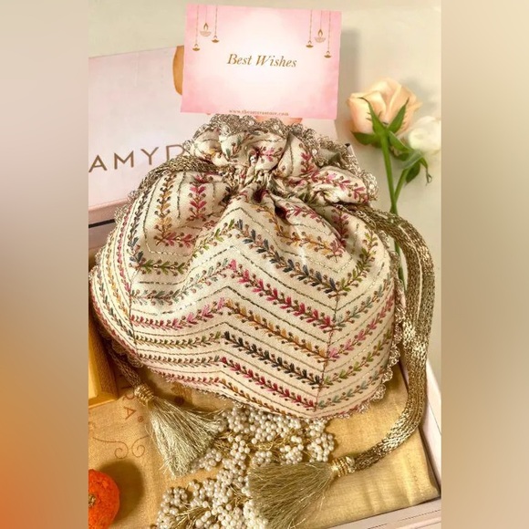 AMIRA Handbags - Chic Embroidered Drawstring Clutch